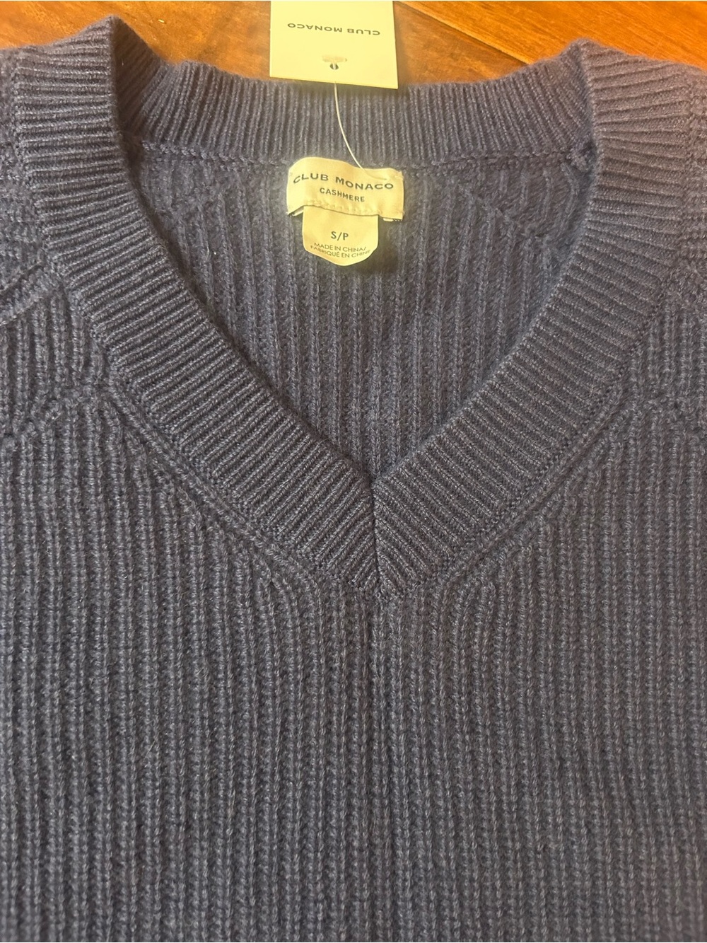 CLUB MONCO Cashmere V-neck sweater - Picture 8 of 9